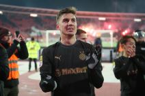 Nemanja Nikolić aplaudira Grobarima na derbiju na Marakani