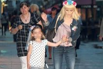 Goca Tržan sa ćerkom Lenom (3).jpg