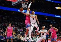 Brus Braun u dresu Denvera.