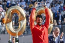 Novak Đoković slavi titulu (1).jpg