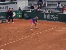 Nina Stojanović predala meč na Rolan Garosu (4).jpg