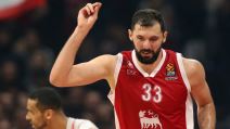 Nikola Mirotić slavi trojku protiv Crvene zvezde