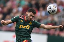 Fudbaler Nair Tiknizjan na meti Crvene zvezde.