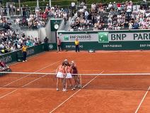 Olga Danilović i Anastasija Potapova slave pobedu  (2).jpg