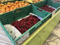 Grčka, plaža, ležaljke, suncobrani, letovanje