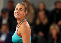 Arina Sabalenka slavi poen na Rolan Garosu
