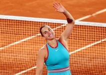 Arina Sabalenka slavi pobedu protiv Ige Švjontek