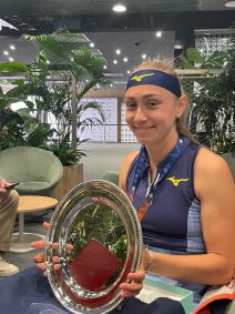 Aleksandra Krunić sa trofejom (3).jpg