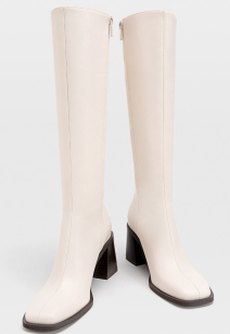 Glomazne čizme u beloj boji