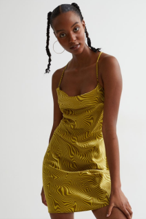 Trik za sužavanje svilene haljine