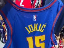 NBA prodavnica nema dresove Nikole Jokića u Parizu
