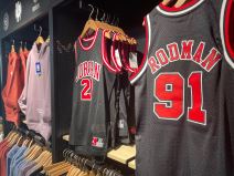 NBA prodavnica u Parizu (22).jpg