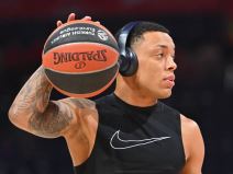 Plejmejekr Crvene zvezde Jago dos Santos.