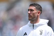 Dušan Vlahović u opremi Juventusa.
