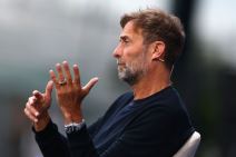 Jirgen Klop govori na promociji u Red Bulu