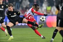 Dalsio šutira na gol na utakmici Zvezda Štutgart u Ligi šampiona