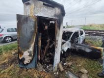 Automobil sleteo sa puta i zapalio se (3).jpg