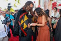 Džejson Momoa sa devojkom