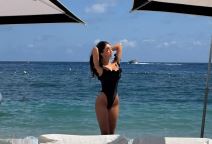 Đina Džinović u kupaćem