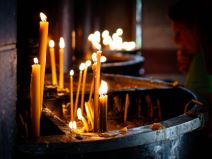 paljenje_sveća_pomen_crkva_stefan_stojanović_ (14).jpg