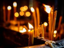 paljenje_sveća_pomen_crkva_stefan_stojanović_ (11).jpg