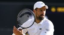 Novak Đoković na Vimbldonu u meču protiv Janika Sinera