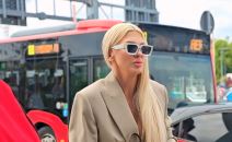 Jelena Karleuša ispred gradskog prevoza