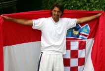 Goran Ivanišević sa zastavom Hrvatske.