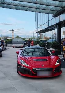 Auto Luke Dončića (2).jpg