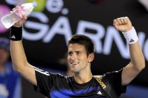 Novak Đoković pobedio Rodžera Federera 2008. godine na Australijan openu (4).jpg