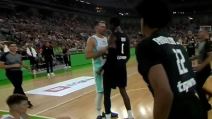 Luka Dončić u sukobu sa Isakom Bongom.