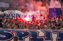Torcida Split navijači Hajduka pale srpske zastave