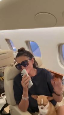 Zeljko Mitrović sa porodicom u novom avionu (3).jpg