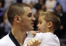 Saša Pavlović sa sinom Lukom 3.jpg