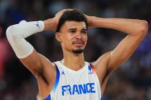 Viktor Vembanjama uplakan u dresu Francuske.