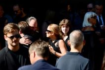 Supruga Gordana Kičića na ispraćaju za kremaciju Branislava Kičića 3.jpeg