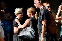 Supruga Gordana Kičića na ispraćaju za kremaciju Branislava Kičića 4.jpeg