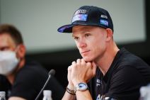 Kris Frum na konferenciji za novinare