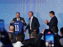 Dragan Džajić, Branko Radujko i generalni direktor Capelli sport zvanicno predstavili nove dresove FSS (3).jpg