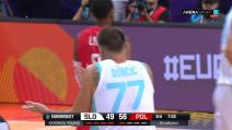 Luka Dončić jurio na sudije na Eurobasketu (2).jpg