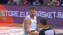 Luka Dončić jurio na sudije na Eurobasketu (1).jpg