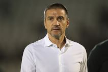 Zoran Bata Mirković u beloj košulji.