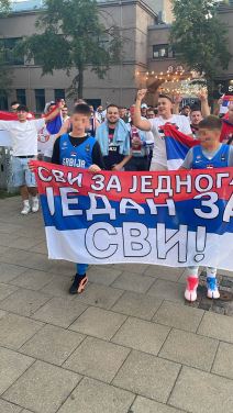 Navijači Srbije pred meč sa Portugalom  (5).jpg