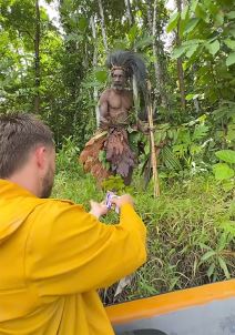 influenser prišao kanibalima (5).jpg