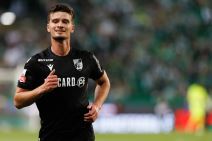 Tomas Hendel u crnom dresu i prelazi u Crvenu zvezdu.