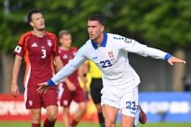 Dušan Vlahović slavi gol za Srbiju