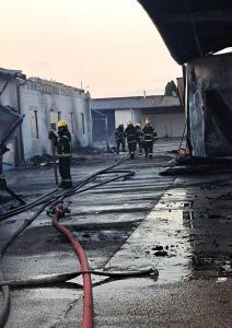 Požar u fabrici nameštaja kod Loznice (2).jpg