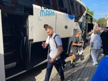 Marko Gudurić se grli sa turskom navijačicom (1).jpg