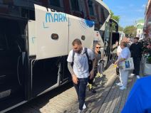 Marko Gudurić se grli sa turskom navijačicom (2).jpg