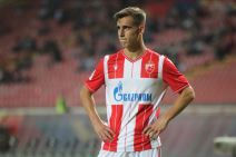 Andrija Radulović izvodi korner na Marakani za Crvenu zvezdu